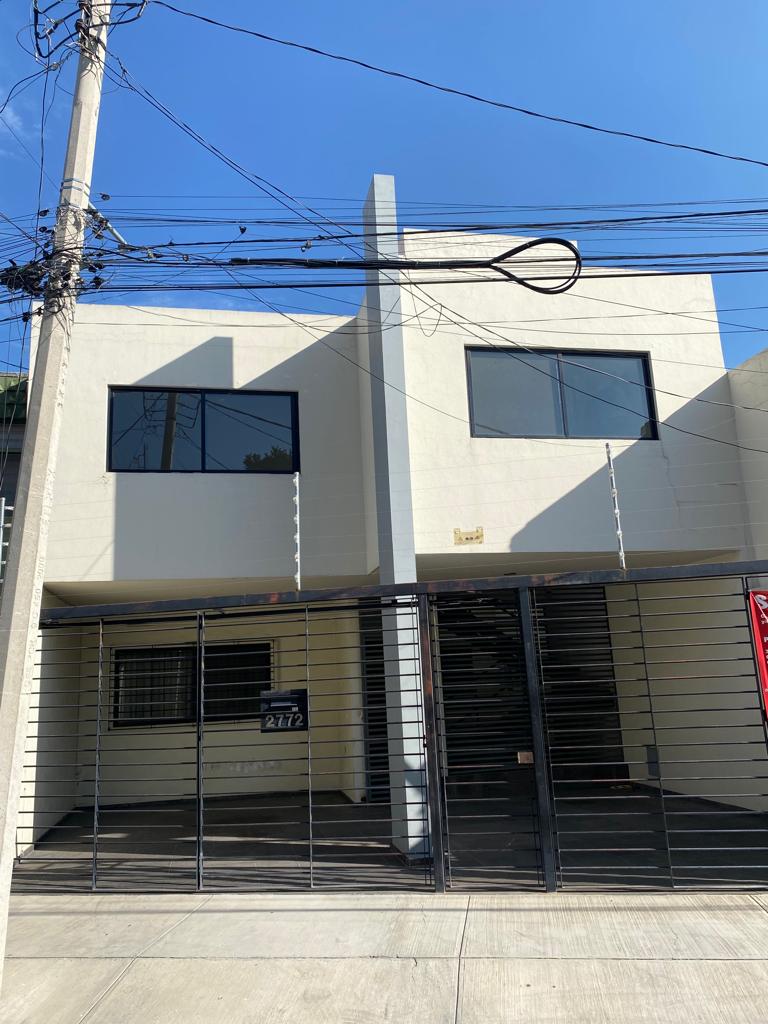 CASA DUPLEX EN VENTA EN JARDINES DEL BOSQUE EN GUADALAJARA